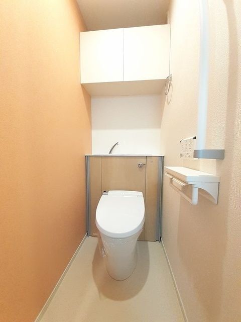 【藤沢市藤沢のアパートのトイレ】