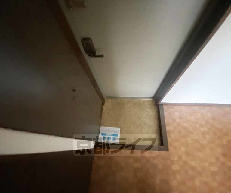 玄関　玄関横収納スペースあり