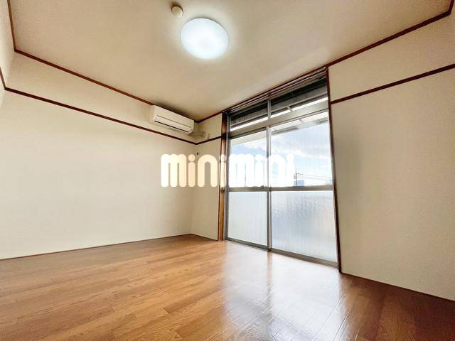 居室・リビング　南向きの明るい室内です