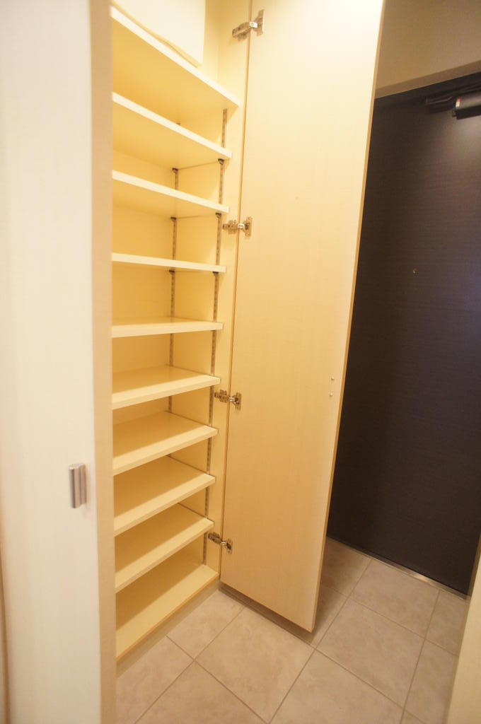 玄関　※同じ間取り別部屋の写真です