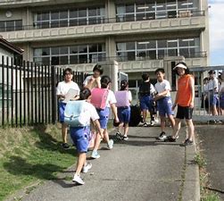 【渋川市北牧のアパートの小学校】