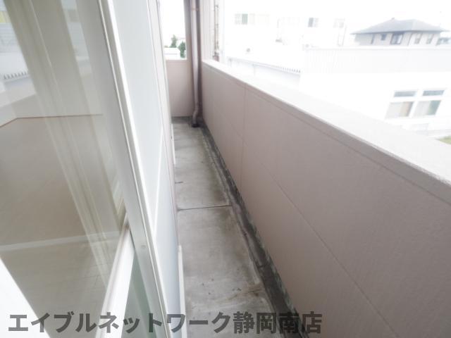 バルコニー　開放的で明るい空間を演出してくれるバルコニーです