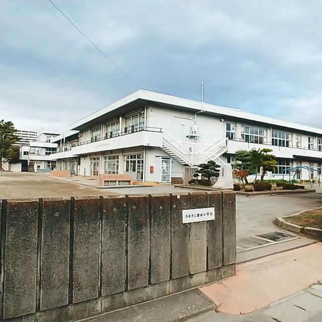 【石芝イン・北の小学校】