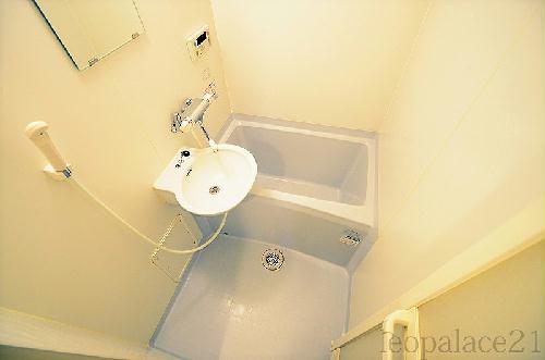 バス・シャワールーム　設備・仕様は号室により異なる為、現況を優先致します。