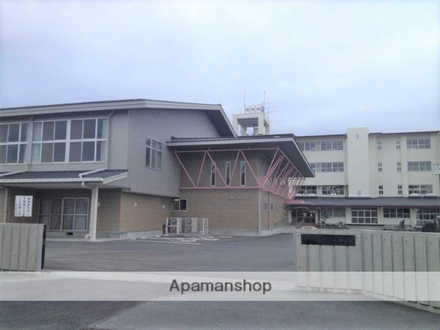 中学校　桜が丘中学（中学校）まで761m