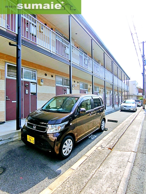 【和歌山市島崎町のアパートの駐車場】