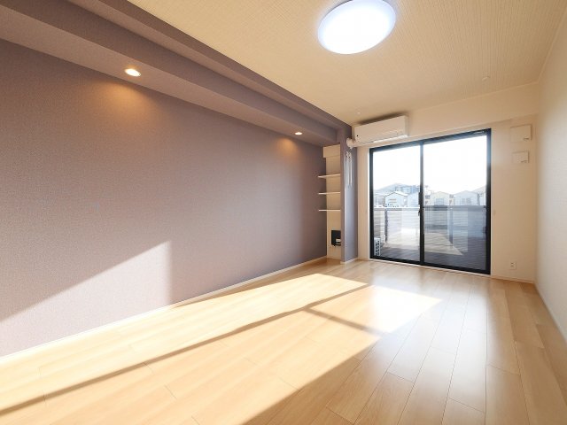 居室・リビング　ゆったり過ごせる居間です