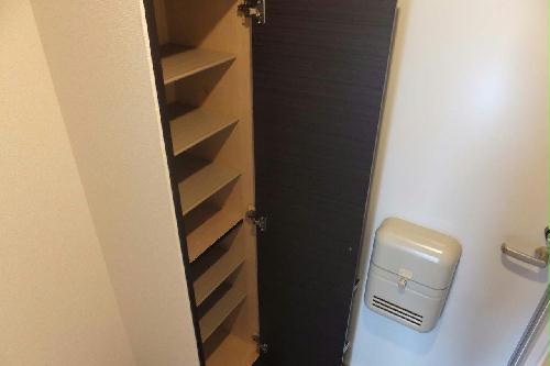 玄関　幅広い世代に人気なモノトーン部屋！