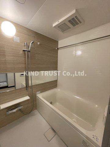 バス・シャワールーム　コンパクトで使いやすいお風呂です