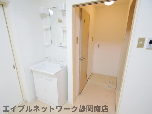 【静岡市駿河区小鹿のマンションの洗面設備】