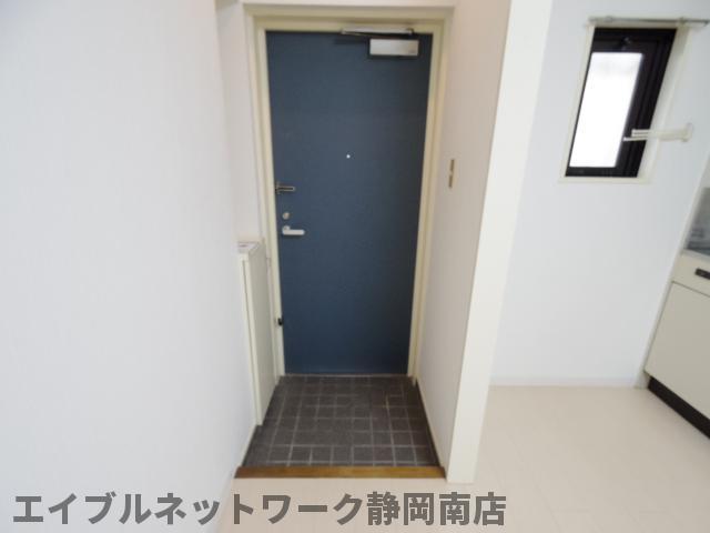 【静岡市駿河区小鹿のマンションの玄関】