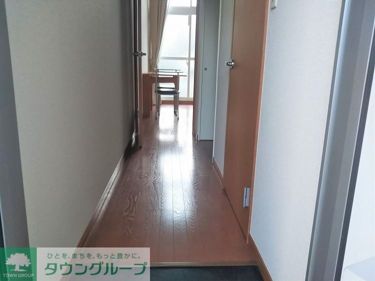 玄関　入口から　部屋仕様により異なります。