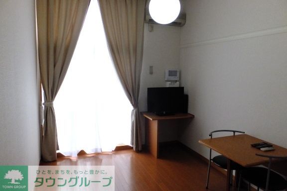 居室・リビング　家具家電付きなので、すぐに一人暮らし可能