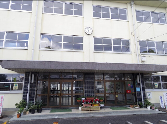 中学校　徳島市立城西中学校（中学校）まで924m