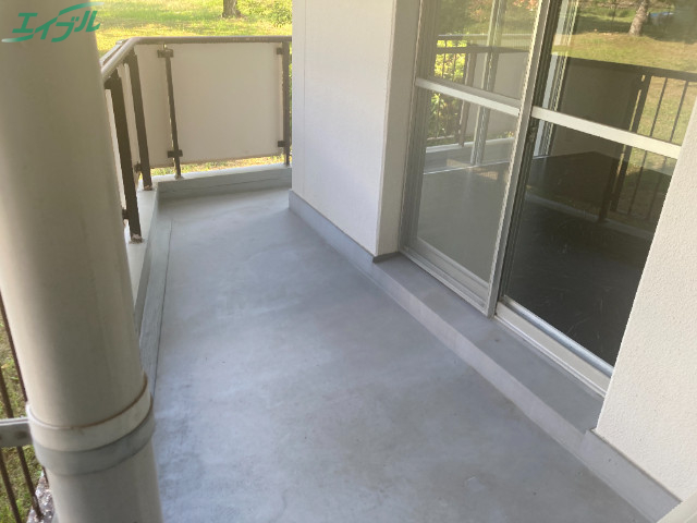 バルコニー　同物件別部屋です