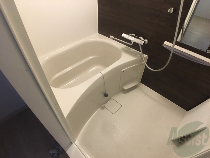 バス・シャワールーム　お風呂になります。一日の疲れを癒してくださいね。