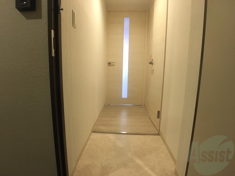 玄関　玄関の様子です。明るい印象ですね。気分もあがりそう。