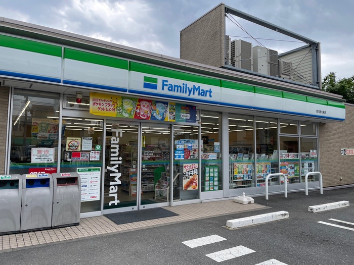 コンビニ　ファミリーマート（コンビニ）まで785m