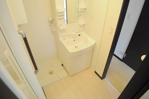 洗面設備　独立洗面台　シャワーヘッド付き