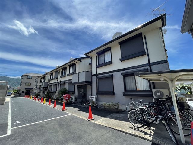 建物外観　南向きで室内明るいです♪