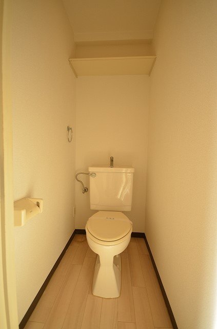 トイレ　同物件、別号室のものです。