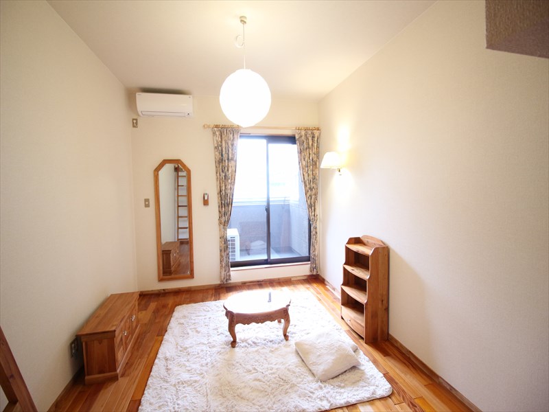 その他　居室：照明・エアコン＆無料レンタル家具付（写真は別室）