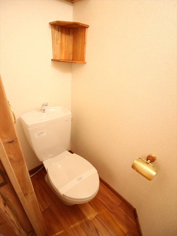 トイレ　お洒落なタオルリング＆ペーパーホルダー付き（写真は別室）タオ