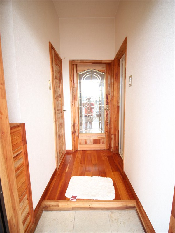 玄関　玄関・下駄箱（写真は別室）