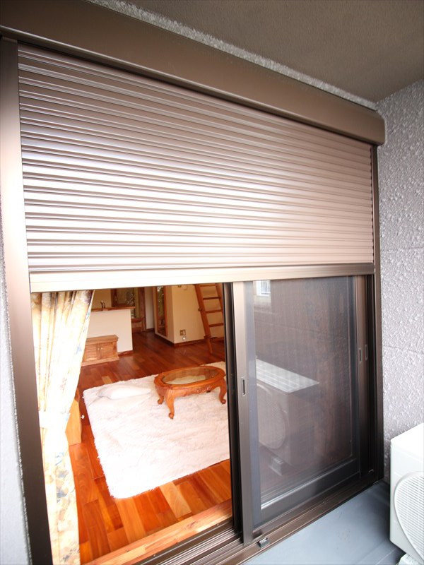 セキュリティ　電動シャッター（写真は別室）