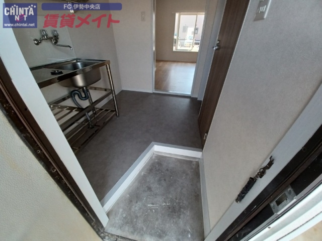 玄関　別部屋同タイプ