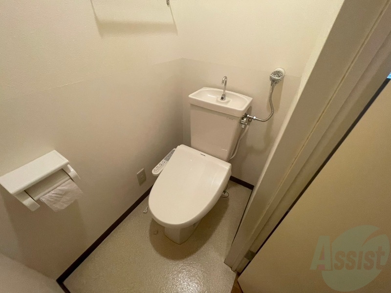 トイレ　シャワートイレになっているので快適です！