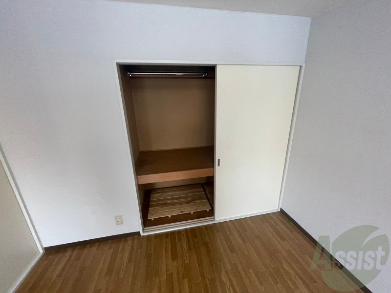 収納　クローゼットは奥行きもあり、荷物が多い方でも安心です。