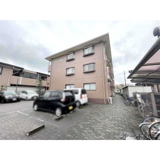 エントランス　建物外観