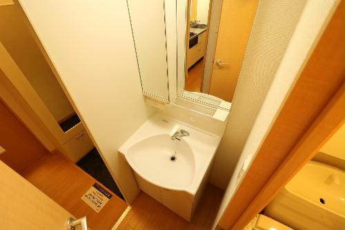 洗面設備　独立洗面台を完備しており女性の方にはおススメ