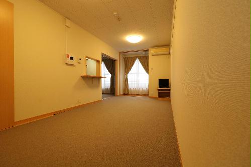 居室・リビング　キッチンカウンターからリビング全体を見守れます