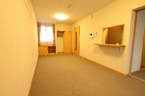 居室・リビング　１Ｆはフローリング仕様・２Ｆは絨毯仕様になります。