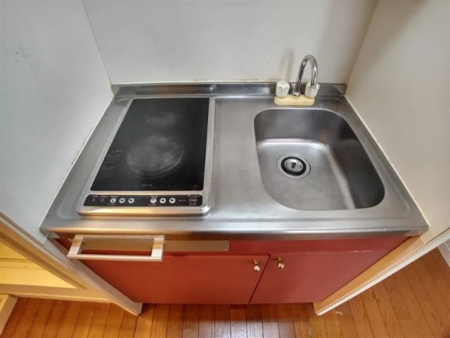 キッチン　同物件、別号室のものです。