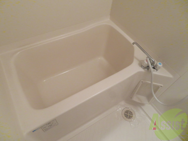 バス・シャワールーム　お風呂はこちらゆったりとしたユニットバスになりますよー。