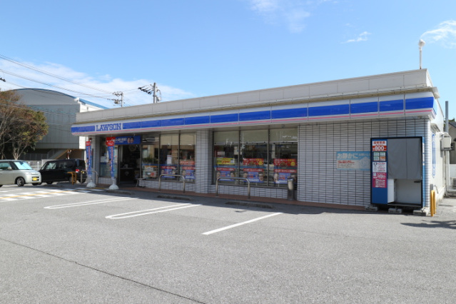 コンビニ　ローソン高知朝倉本町2丁目店（コンビニ）まで217m