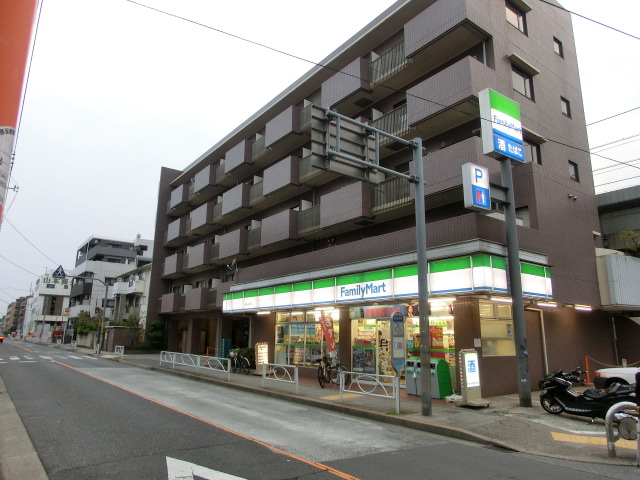 コンビニ　ファミリーマート 砧城山通り店（コンビニ）まで212m