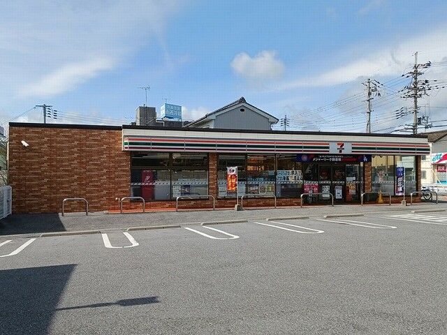 コンビニ　セブンイレブン八幡東店様（コンビニ）まで1080m