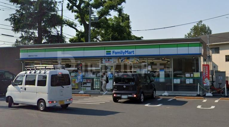 コンビニ　ファミリーマート練馬中村三丁目店（コンビニ）まで370m