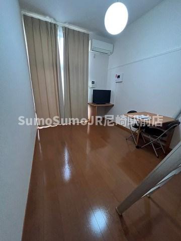 その他部屋・スペース　広くて明るい寝室