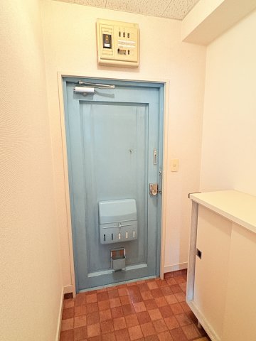 玄関　収納もある玄関です