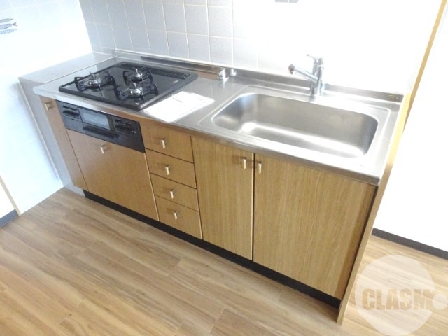 キッチン　効率よくお料理できる３口コンロ付き♪