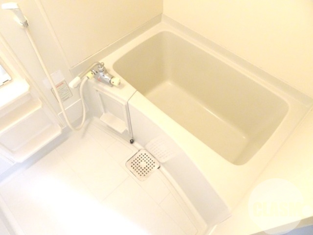 バス・シャワールーム　キレイにリフォームされています♪