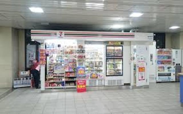 コンビニ　セブンイレブンキヨスクJR星田駅改札口店（コンビニ）まで425m
