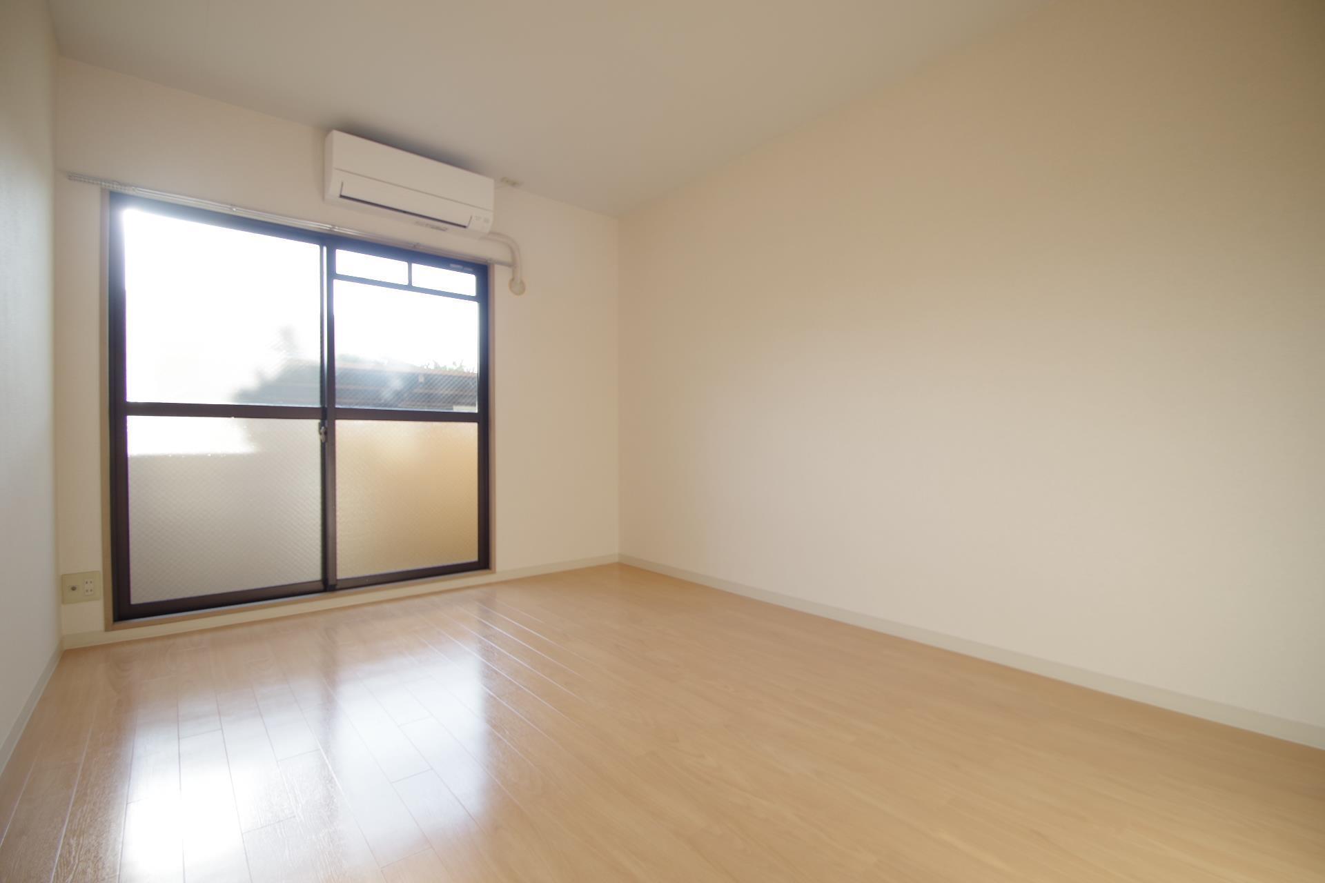 居室・リビング　床張替えリフォーム済です！