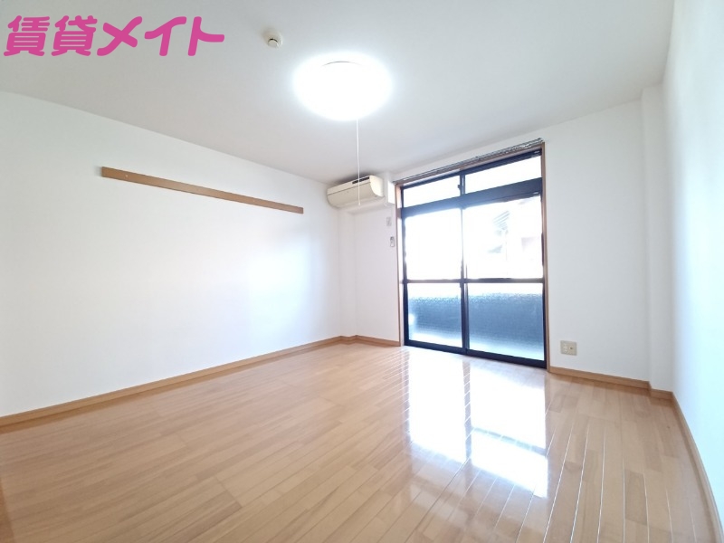 居室・リビング　同物件別室の画像です