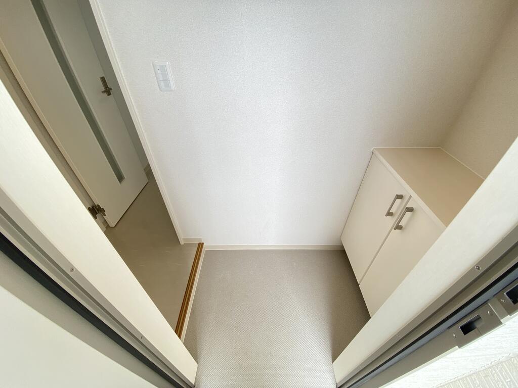 玄関　※同間取り類似部屋参考画像です